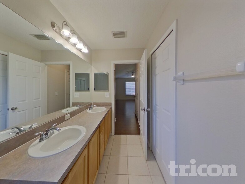 Building Photo - 31017 Stone Arch Ave