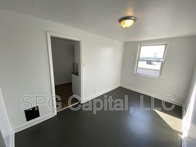 Building Photo - 2529 Derry St