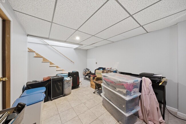 Building Photo - 1437 Sutter Dr