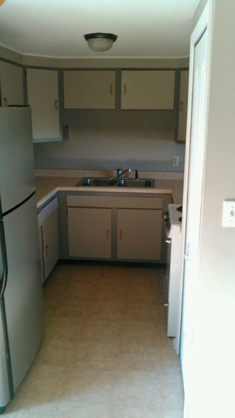 Kitchen - 325 N Nichols St