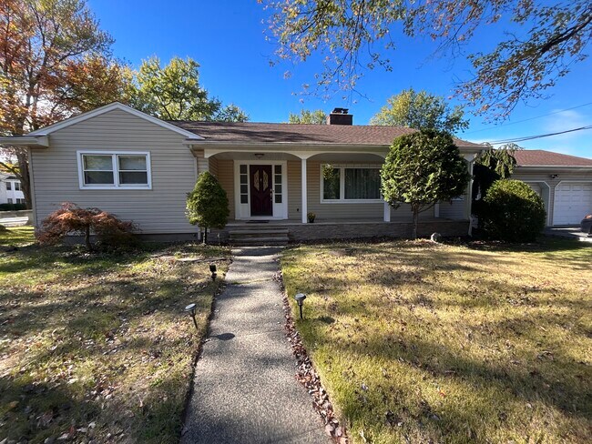 Primary Photo - 879 Grove Ave