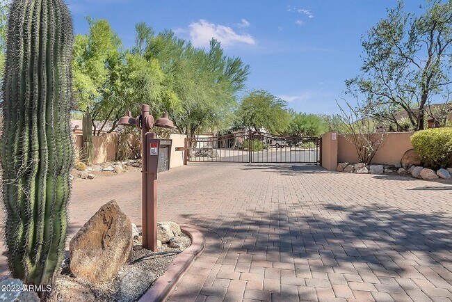 Gated Entrance - 39013 N Habitat Cir