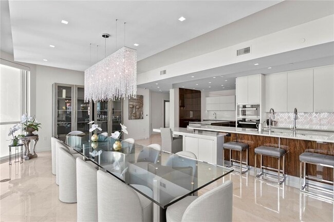 Building Photo - 450 Knights Run Ave