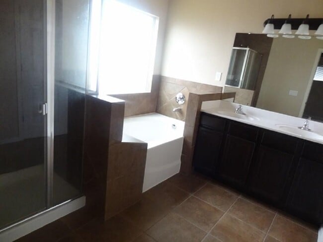 Building Photo - 12325 Sombra Grande Dr