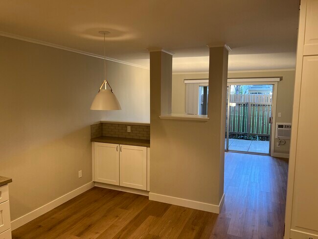 Building Photo - 2742 Oak Rd