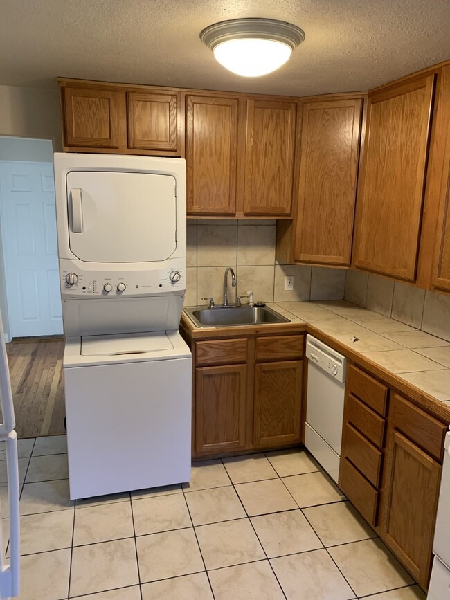 Building Photo - I-70 and Sheridan Blvd, Quiet Unit for Rent