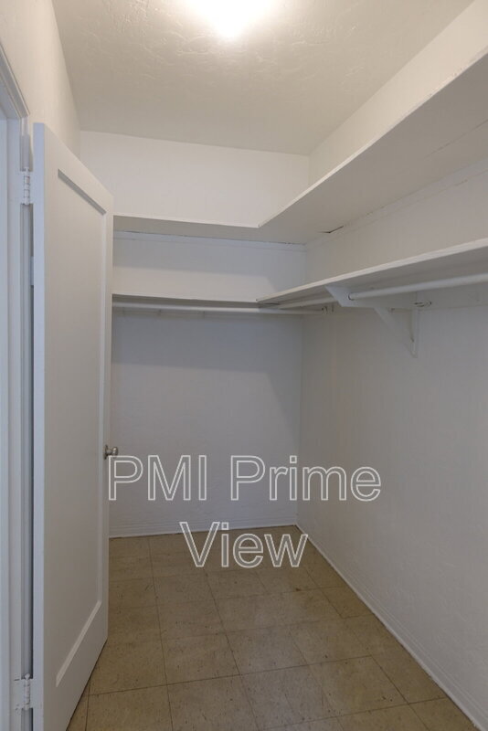 Building Photo - 905 16th St