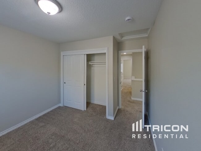 Building Photo - 16050 SW Loon Dr