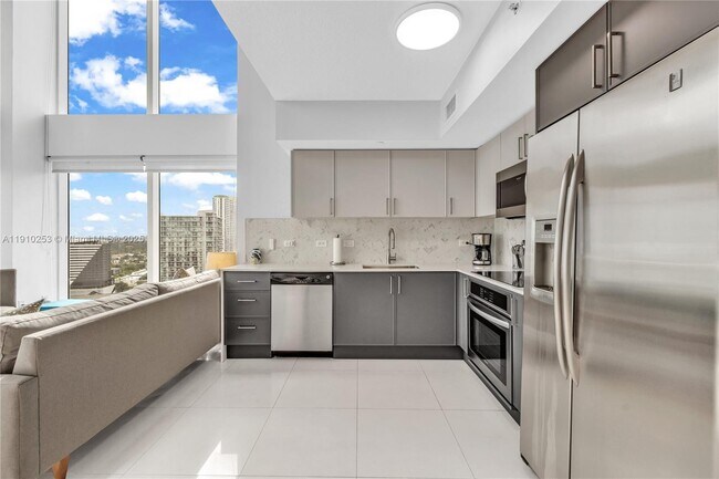 Building Photo - 41 SE 5th St