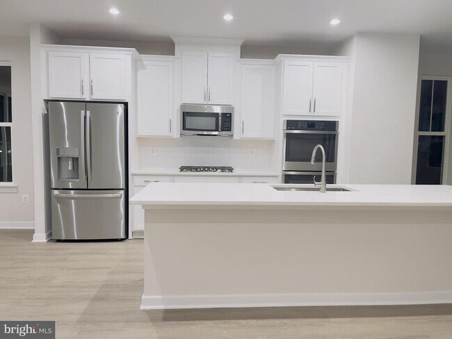 Building Photo - 24158 Thurso Sq