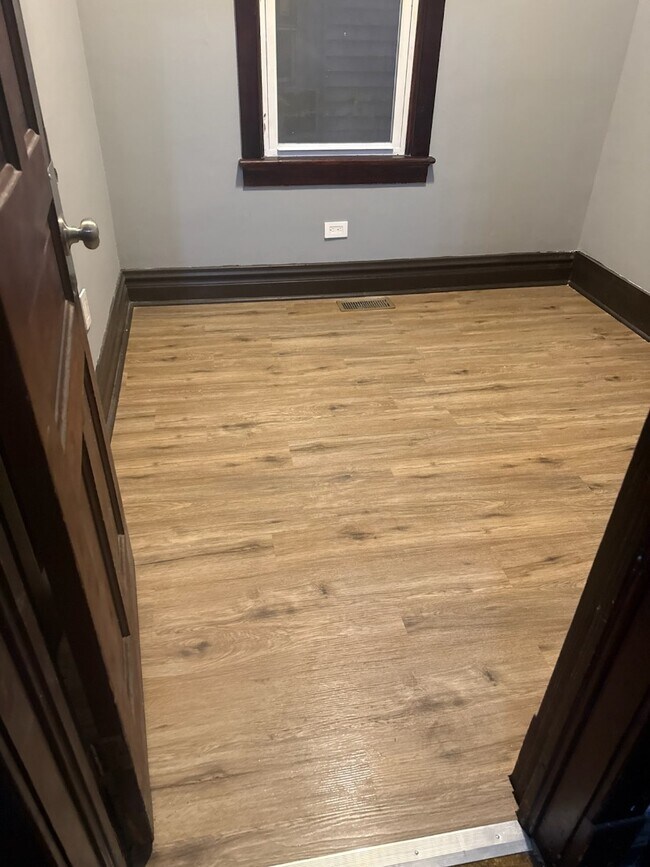 Building Photo - Updated 3-Bedroom Home in South Chicago – ...