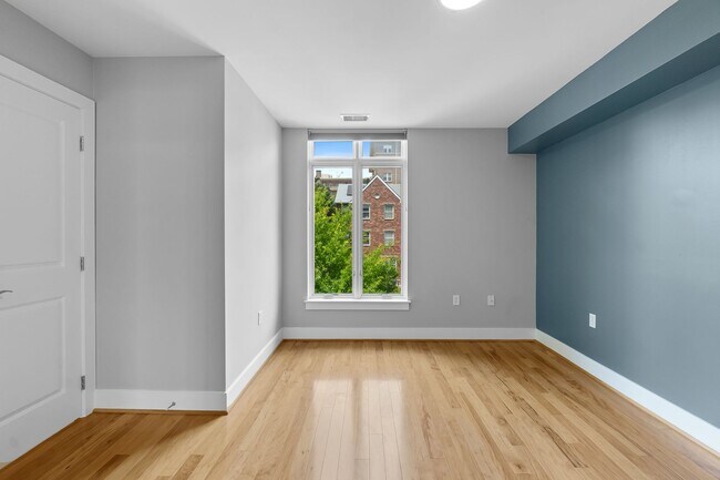 Building Photo - 1336 Belmont St NW