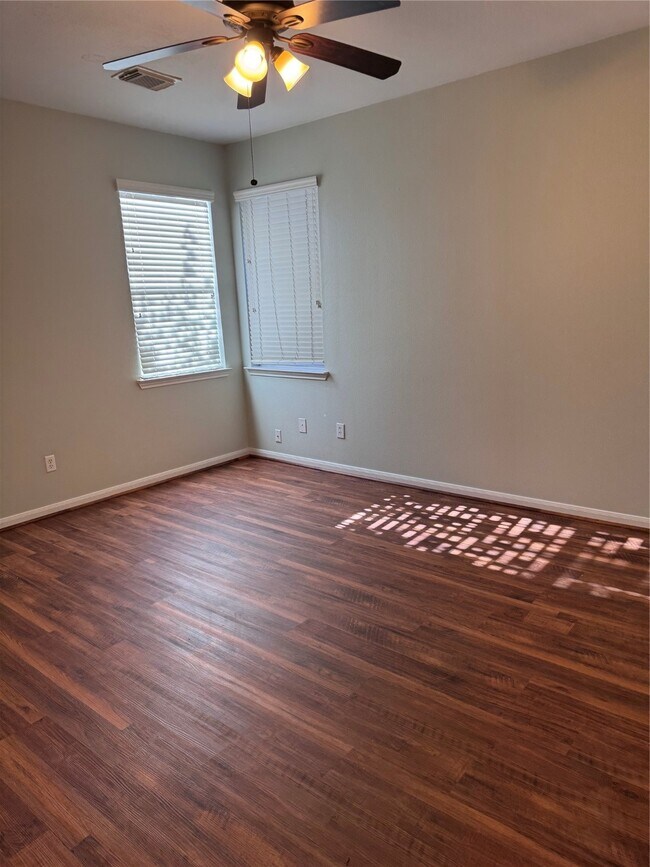 Building Photo - 21003 Kirkland Woods Dr