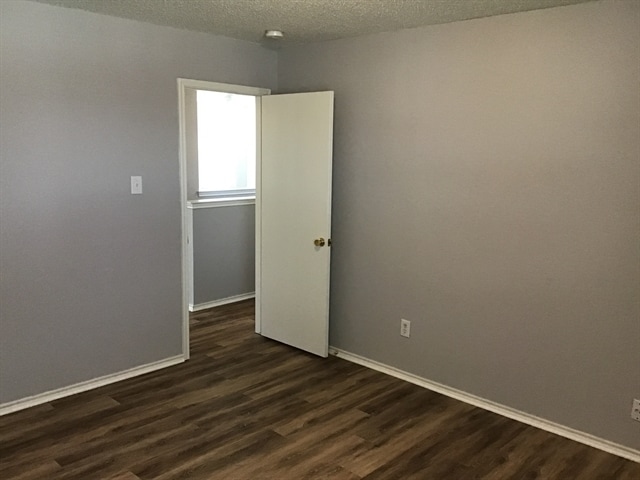 Building Photo - 1313 Cherokee Rose Ln
