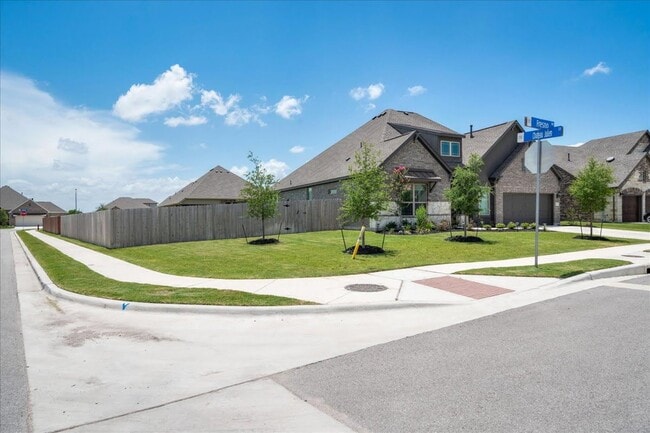 Building Photo - 5713 Fresno Ave