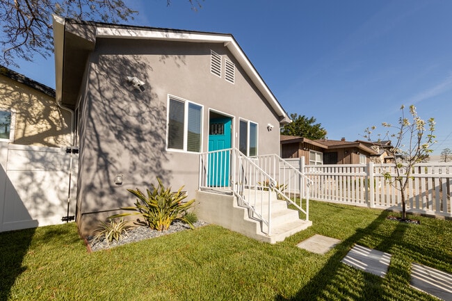 Building Photo - 12533 Cranbrook Ave