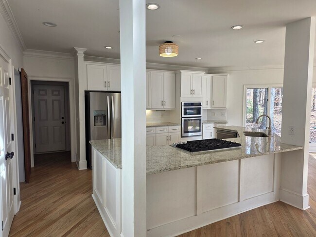 Building Photo - Private 4 bed 3 bath home located in Marietta on 4.5 acres