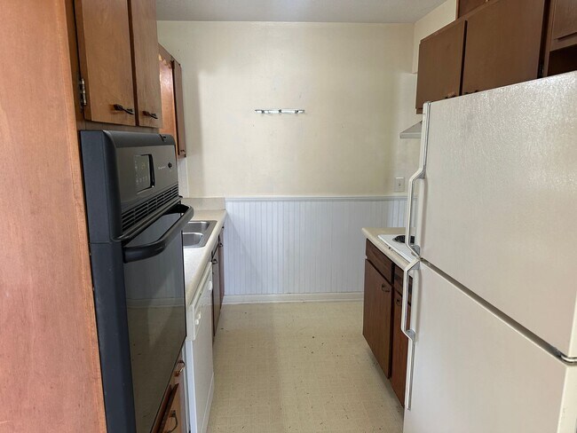 Building Photo - Convenient Leesburg Living – Walk to Leesburg High School!