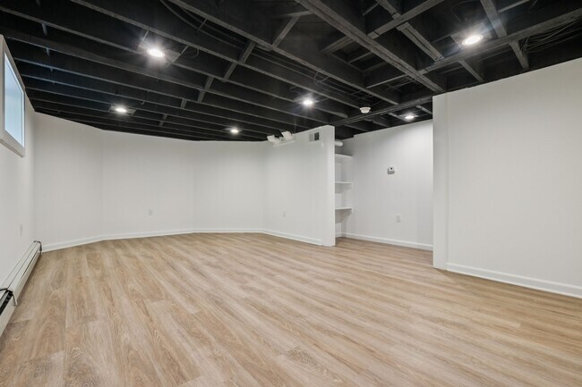 Building Photo - 132 Midland Ave