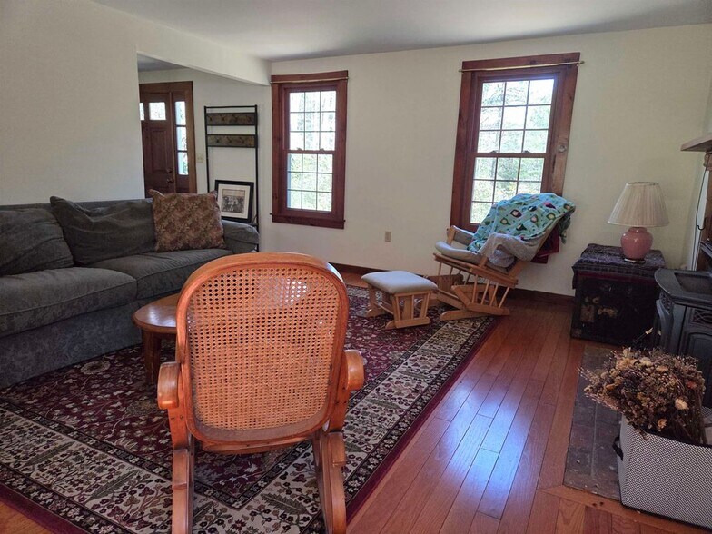 Building Photo - 43 Casalis