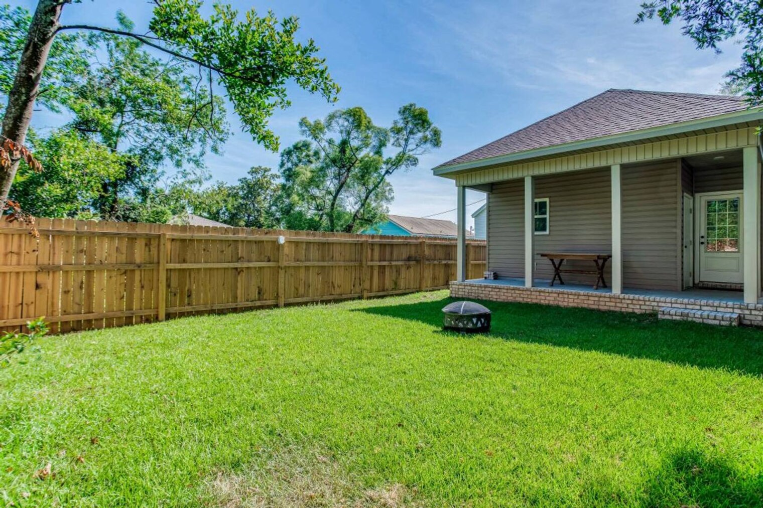 Building Photo - 410 N C St