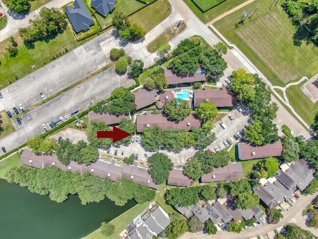 Building Photo - 12100 Melville Dr