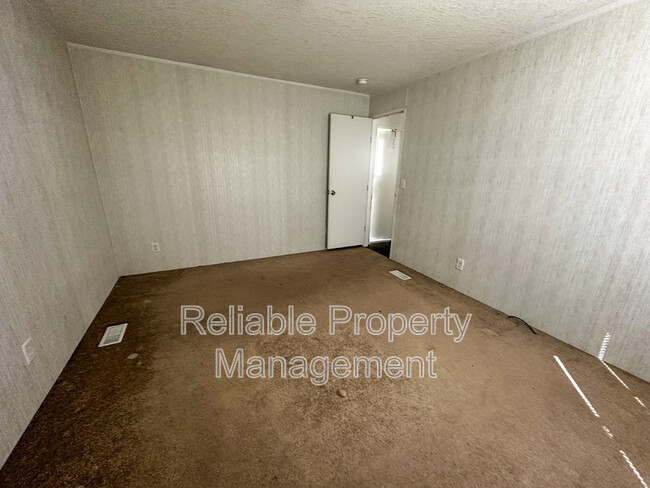 Building Photo - 120 Buffalo Acres Ln