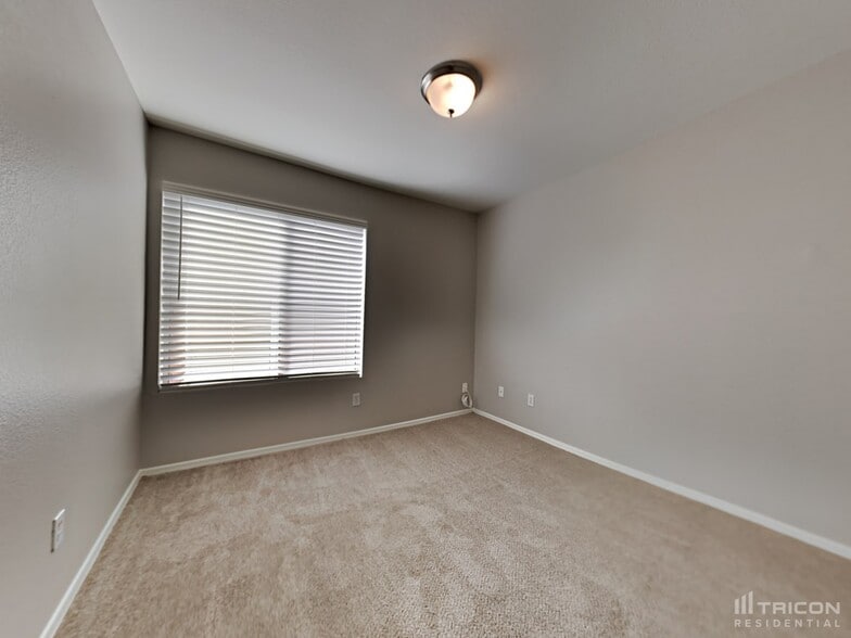 Building Photo - 18307 N 147th Dr