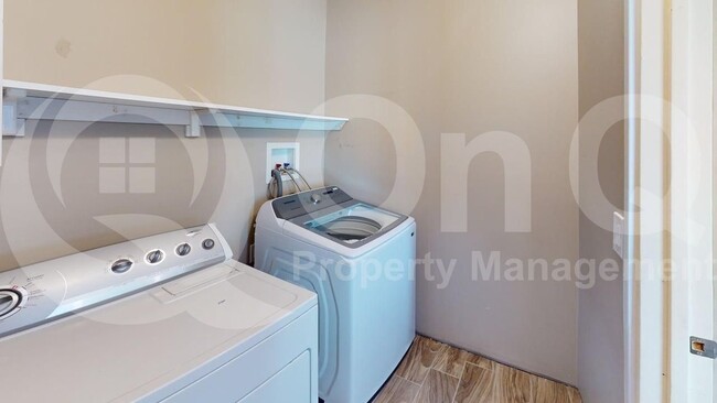 Building Photo - 826 S Sarnoff Dr