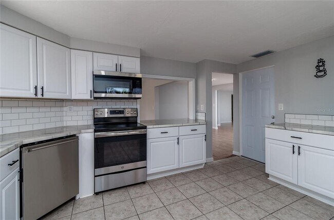 Building Photo - 269 E Tarpon Blvd NW