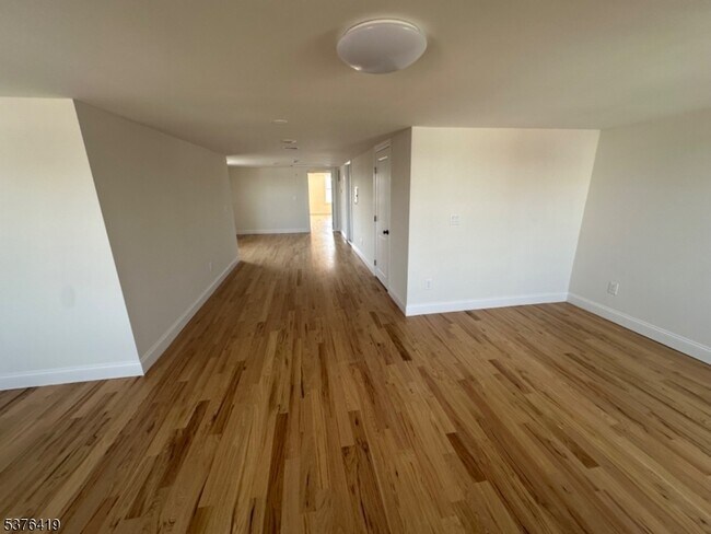 Building Photo - 922 Kenneth Ave