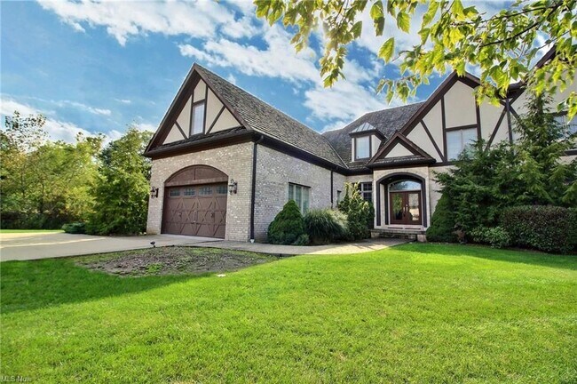 Building Photo - 40 Hamlet Ct