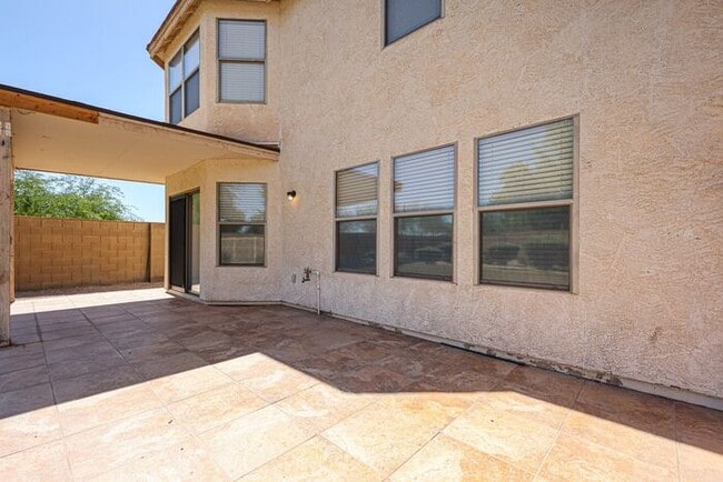 Building Photo - Introducing a stunning 4-bedroom, 2.5-bath...