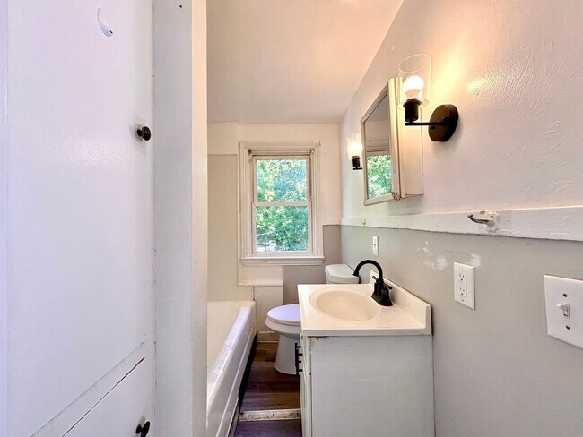 Building Photo - 2532 Maffett St
