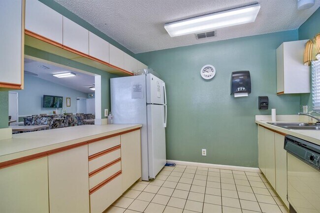 Building Photo - 900 Cove Cay Dr