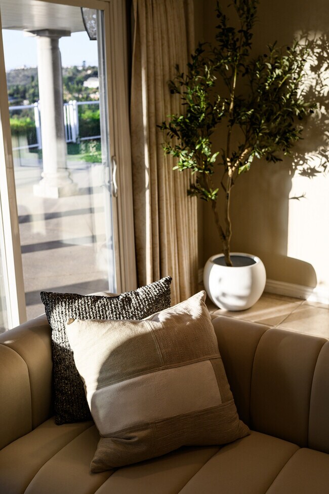 Building Photo - 11141 Limetree Dr