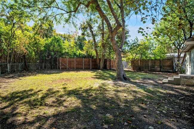 Building Photo - 9946 Kilarney Dr