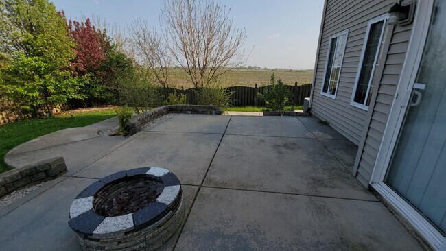 Building Photo - 1426 Dahlgren Ln