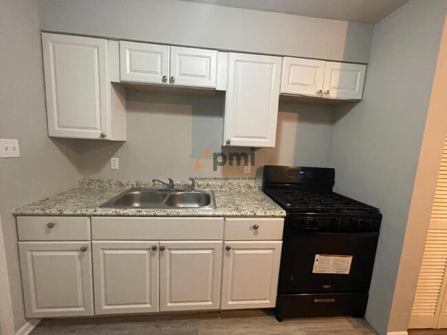 Building Photo - 5925 Jefferson St