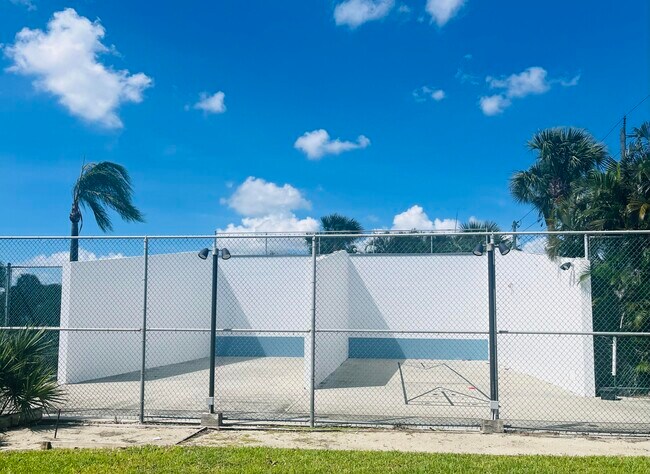 Building Photo - 621 Ocean Dunes Cir