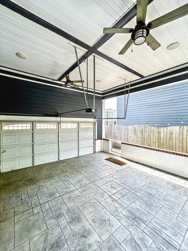 Building Photo - 900 N 27th St
