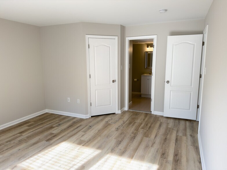 Building Photo - 185 Lindfield Cir