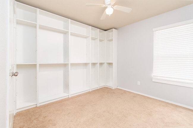 Building Photo - 4831 Rosaline Dr