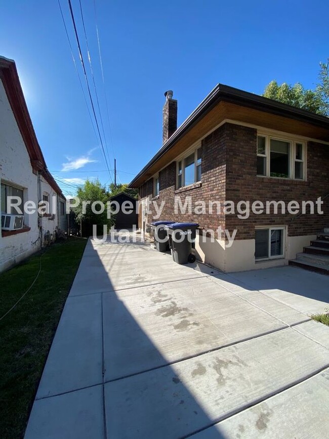 Building Photo - 341 N 400 W St