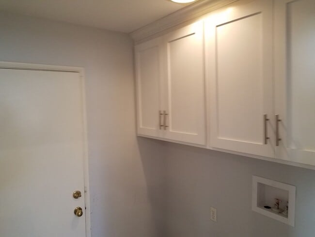Building Photo - Nicely Renovated Home in Gated Community -...