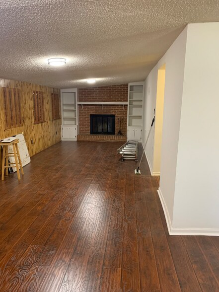 Building Photo - 1414 Cedar Terrace