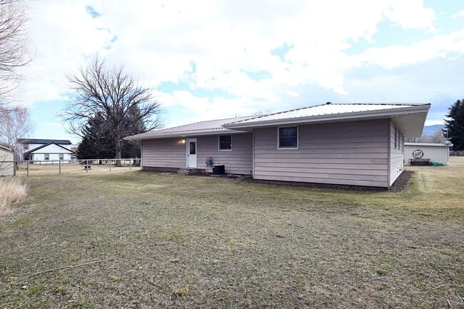 Building Photo - 272 WY-335