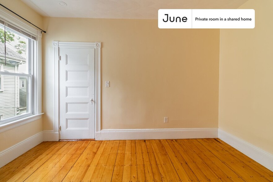 Building Photo - Private bedroom in 4 bed/1 bath Home