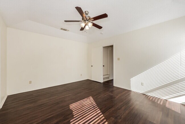 Building Photo - 7908 Gladewater Dr