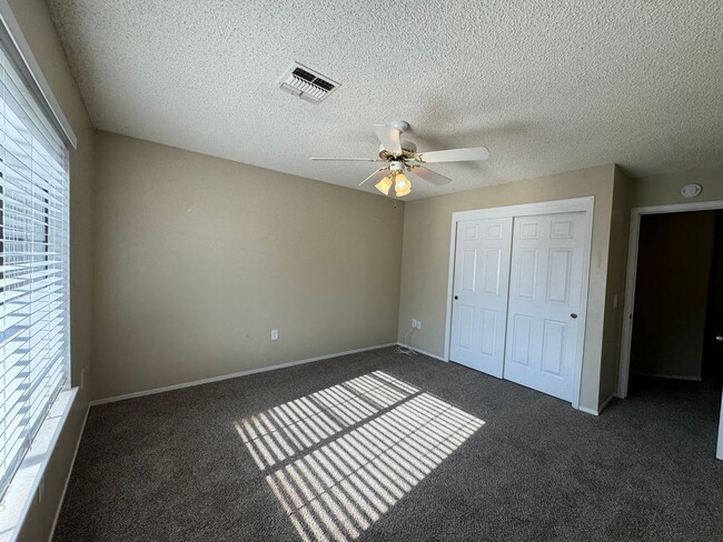 Building Photo - Northwest Bakersfield Home